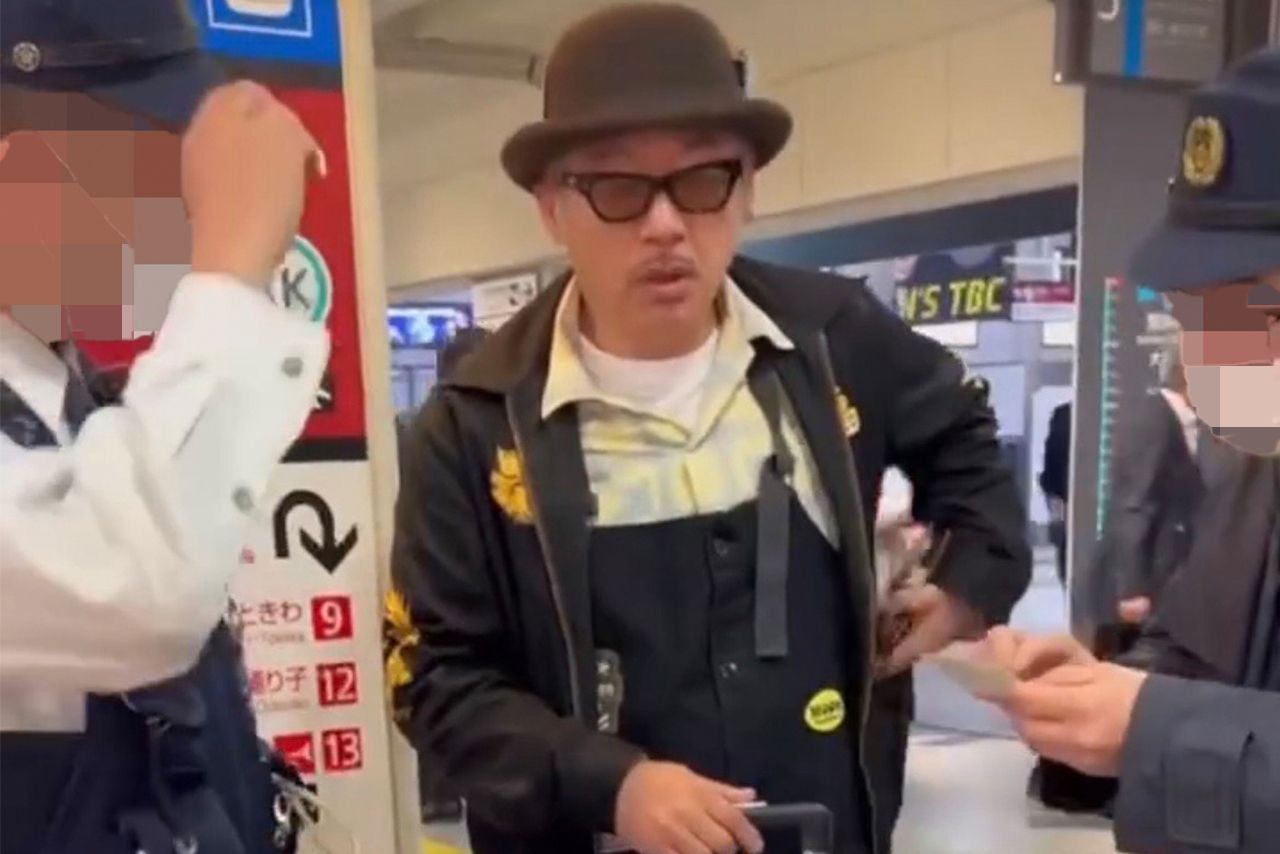 警察に職務質問を受ける田代まさし（インスタグラムより）