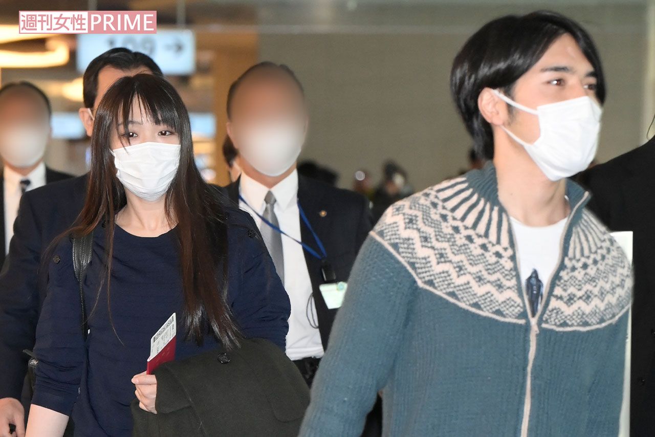 アメリカに飛び立つ小室眞子さんと小室圭さん（'21年11月）