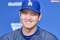 大谷翔平、身長5メートルの“巨像”が街中を爆走で「夜中に見たら泣く」宣伝効果抜群の衝撃ビジュアルが話題