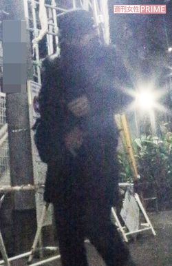 ひとり寂しく夜の街に繰り出す吹越