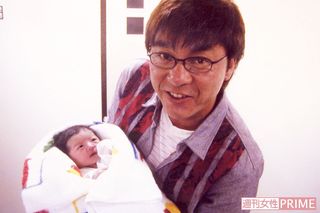 2002年6月、47歳にして父親に。1年後、脳梗塞に倒れるが、家族の存在が支えになった