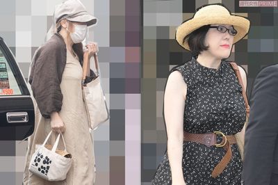 圭さんが留学前の'17年夏はおしゃれな服装で堂々と外出していたが（右）、'20年6月に目撃した小室佳代さんは“完全防備”の格好で