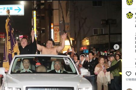 異例の締め込みのまま優勝パレードに参加した、26年春場所優勝の霧島（音羽山部屋）