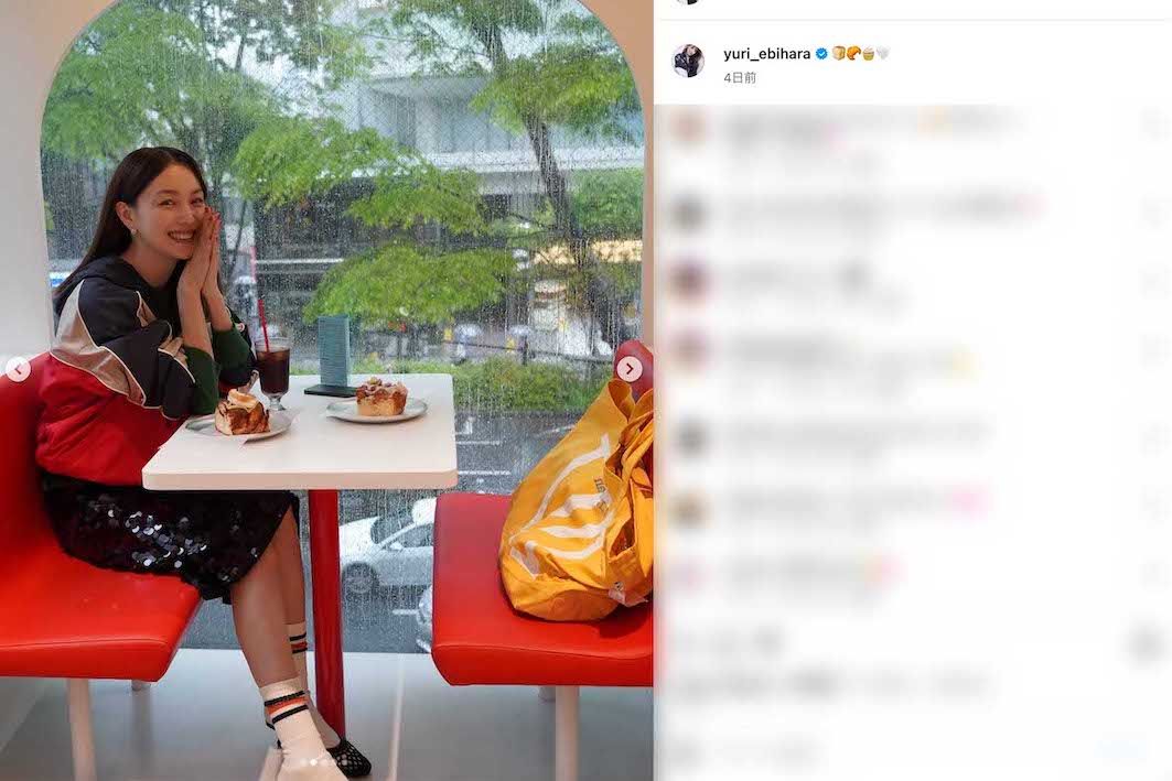 若々しい“MIXコーデ”姿を疲労した蛯原友里（本人のインスタグラムより）