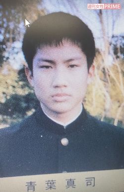 中学の卒業アルバムより