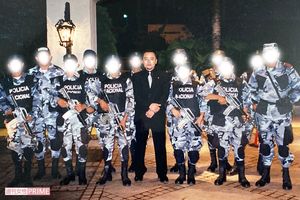 「語学は得意ではなかった」が、海外赴任時は現地職員と協力して警備を行ったことも