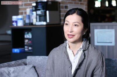 最新出演作で江口洋介の上司役を熱演の女優・鶴田真由、心身の美しさを保つ習慣は「ヴィパッサナー瞑想」