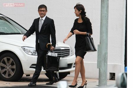 2011年、幼稚園説明会に向かう山口達也氏と元妻・高沢悠子さん