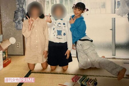 11歳のころの篠田麻里子。すでに現在の面影が垣間見える（親族提供）