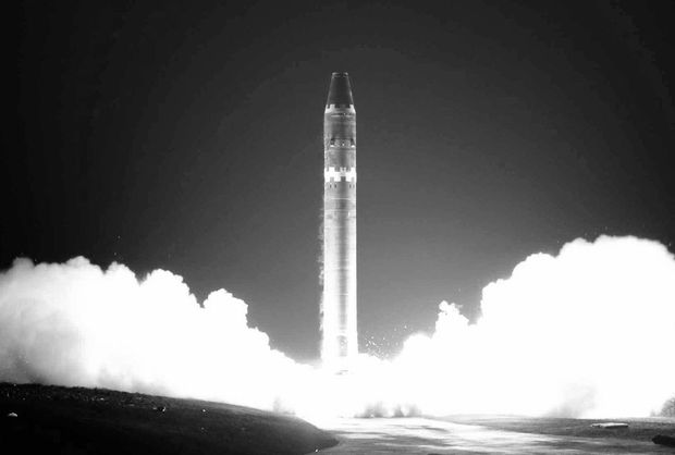 北朝鮮の労働新聞が昨年11月に報じたICBM「火星15」の発射実験