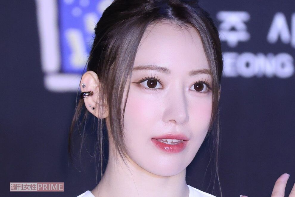 『LE SSERAFIM』宮脇咲良、強烈すぎる“大胆下着風スタイル”に《衣装それでいいの？》ファン困惑