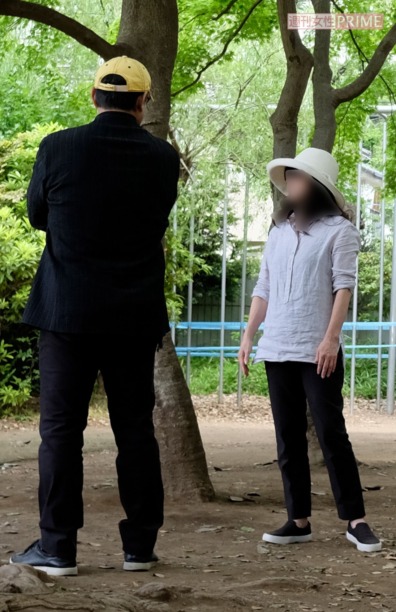 2016年、再々婚した妻と長男の運動会を見守る松平健