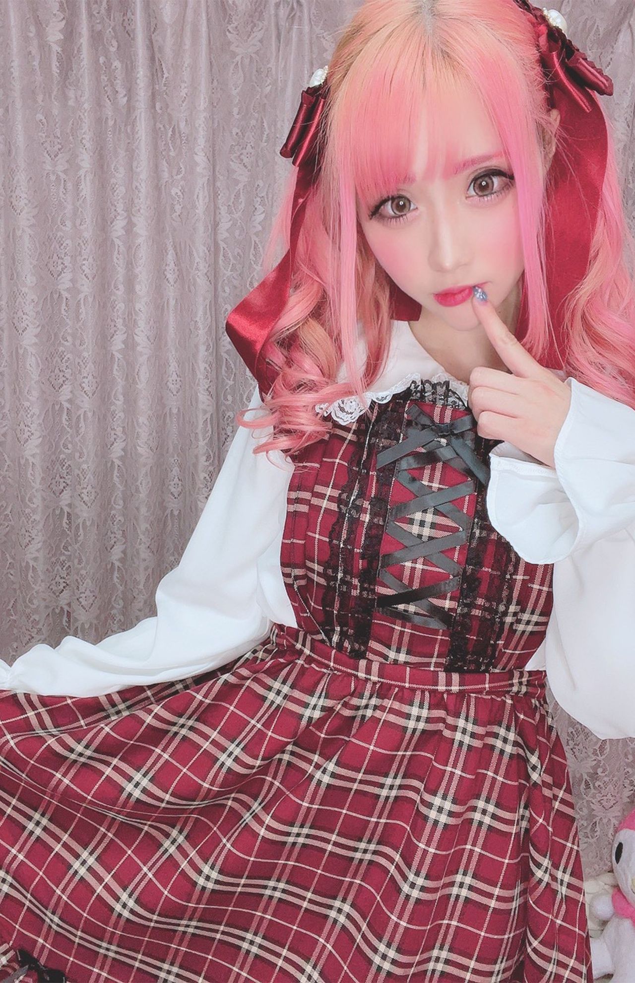 フランス人形のようなファッション、いわゆる“姫コーデ”に身を包むちいめろさん