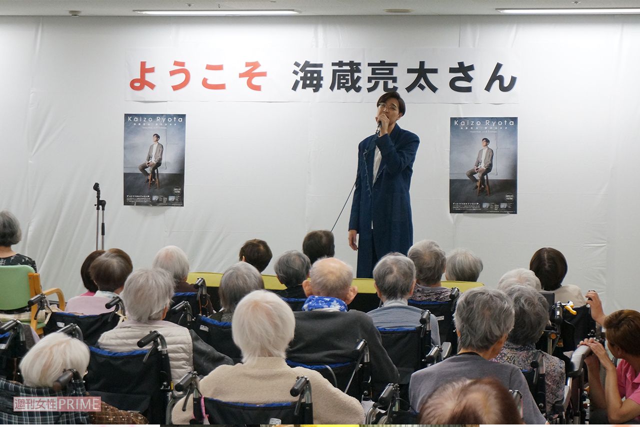 慰問ライブに参加した海蔵亮太