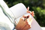 妻子を捨て“24歳年下の内縁妻”と暮らす末期がんの夫、死の直前の懺悔と「遺言」の中身