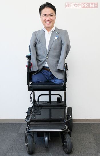 25年前に比べて、電動車いすもかなり進化したという　撮影／山田智絵