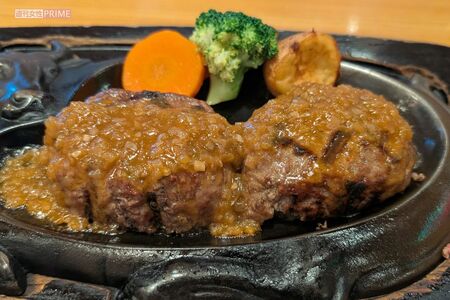 炭焼きレストランさわやかの看板メニューである「げんこつハンバーグ」　撮影／編集部