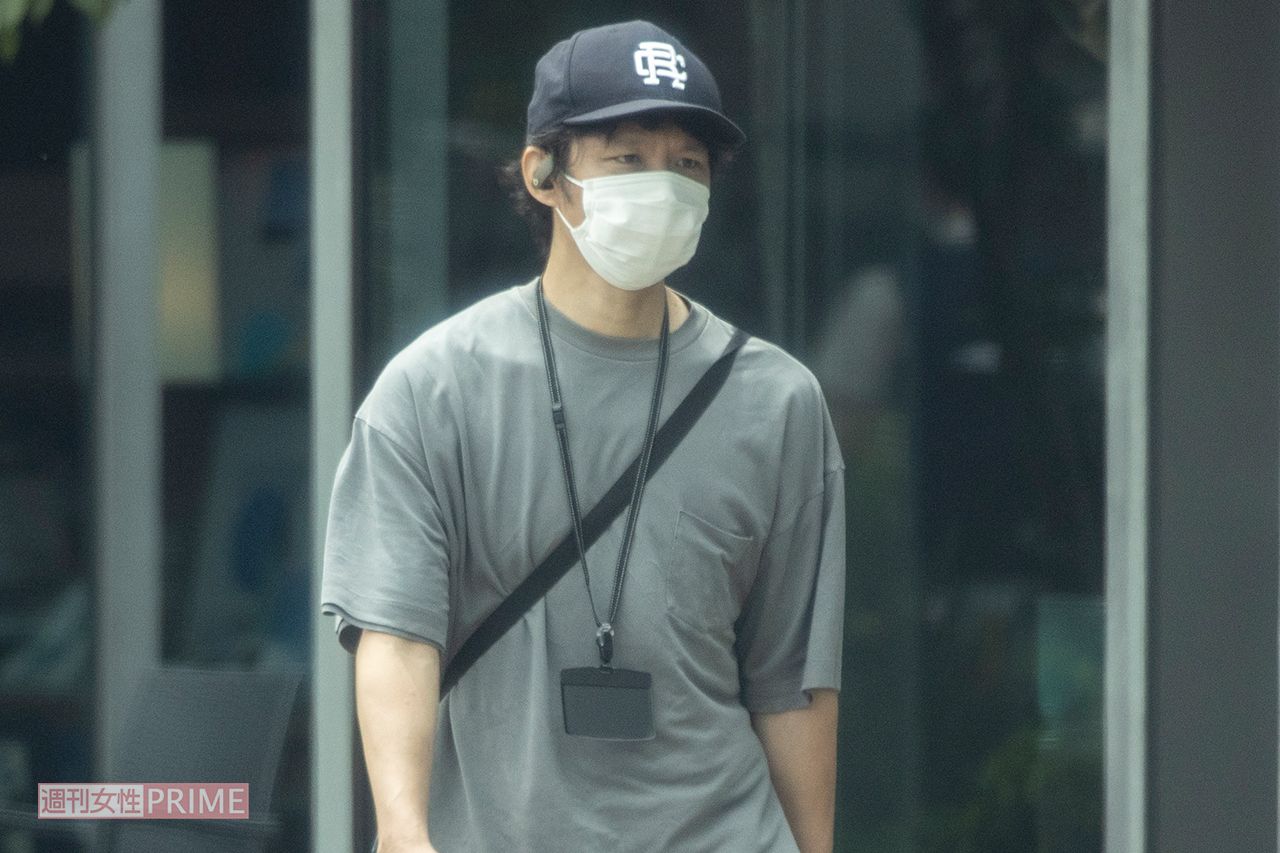 今年5月、本屋で自由な時間を過ごしていた渡部建