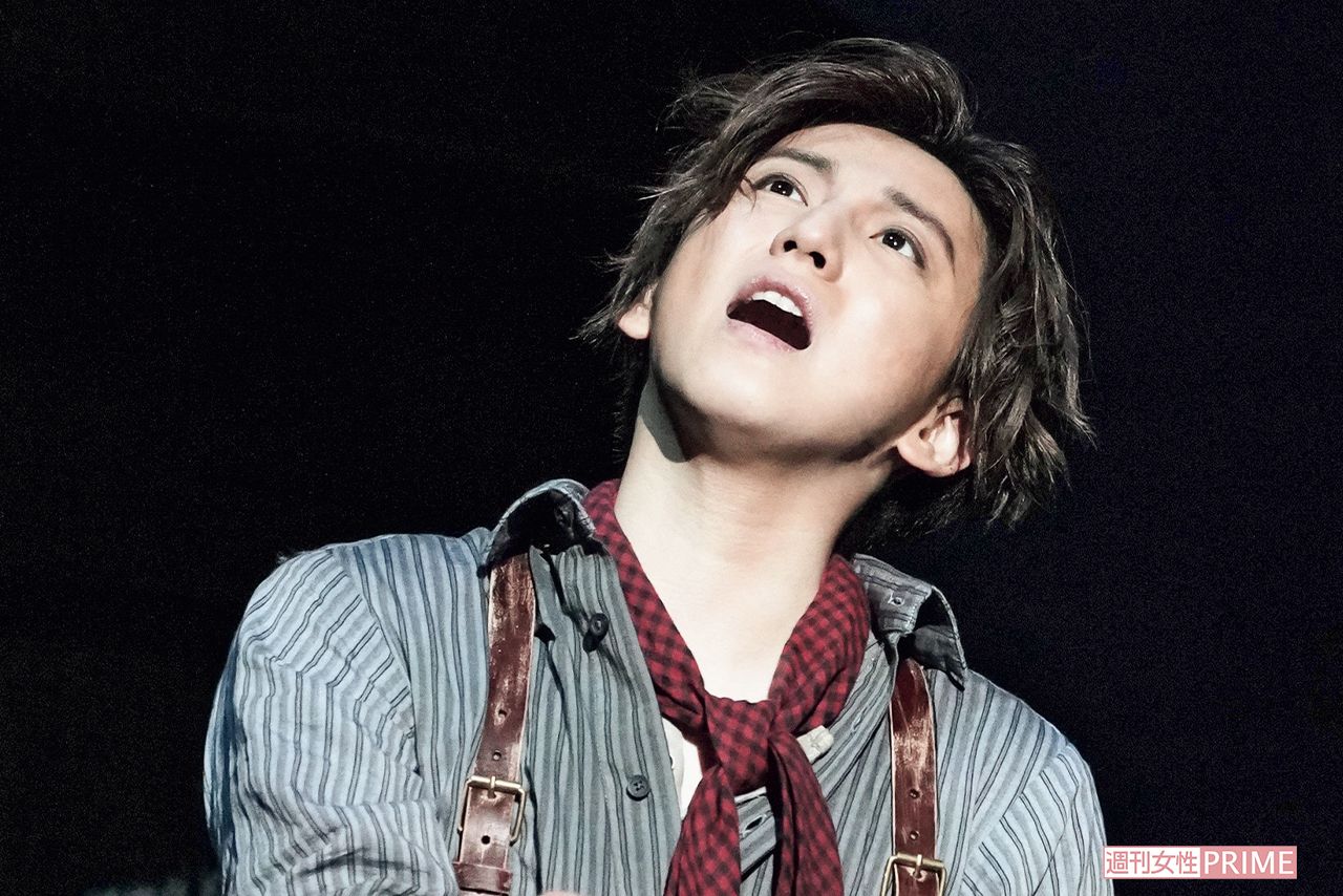 ニュージーズたちのダイナミックなダンスや歌声が今作品の大きな魅力。センターで輝きを放つ大我から目が離せなくなる　写真提供／東宝演劇部