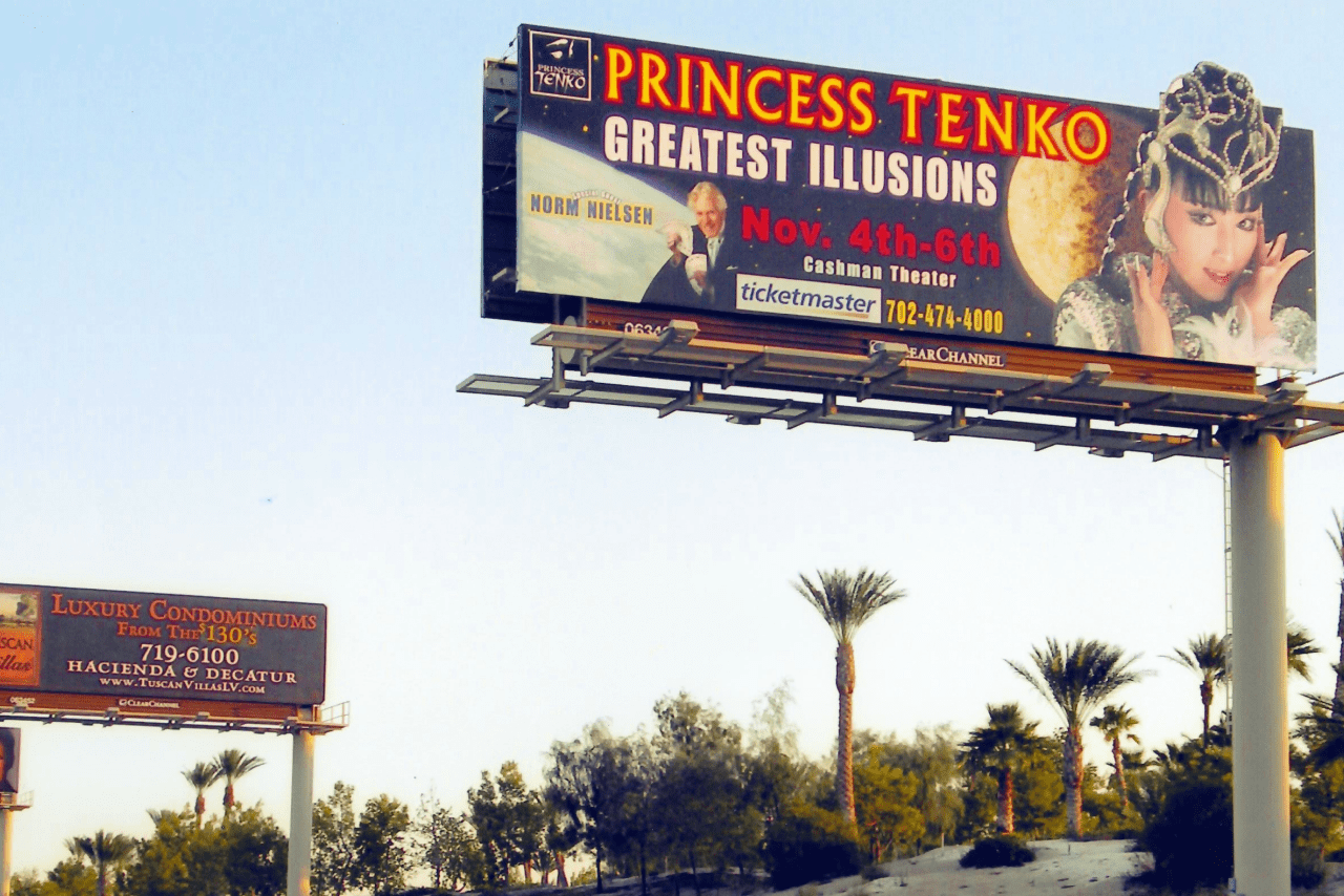 ラスベガスでの公演を告知する看板。当地ではSPが常に同行する