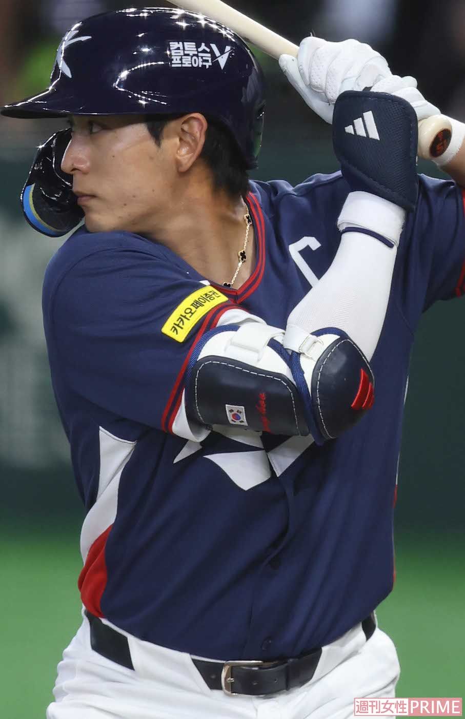 3月7日の日本vs韓国の試合でも『ヴァンクリーフ＆アーペル』のネックレスを着用していたイ・ジョンフ