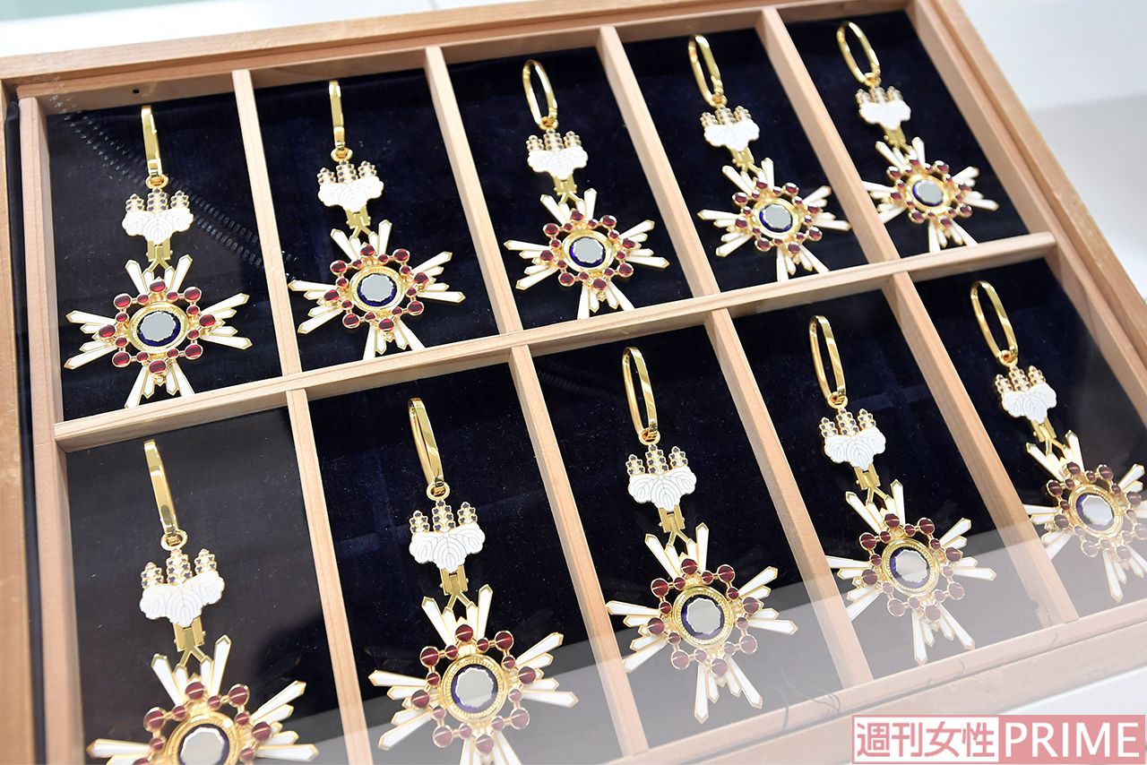 完成した「瑞宝中綬章」。国家、または公共に対し労のある方などに授与される