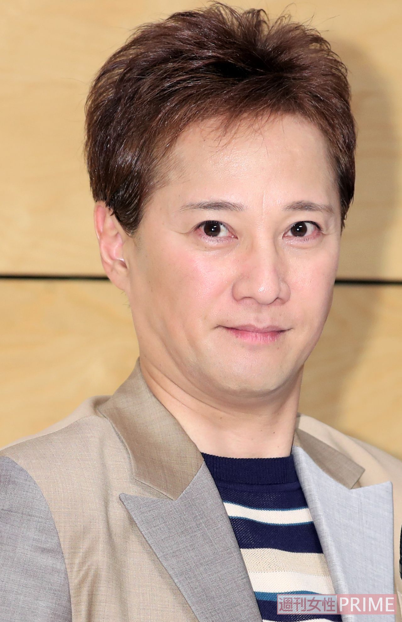 中居正広「毛の細いタイプの人には明るいヘアカラーがオススメ。ダークメッシュを入れるとややボリュームUP見えします」