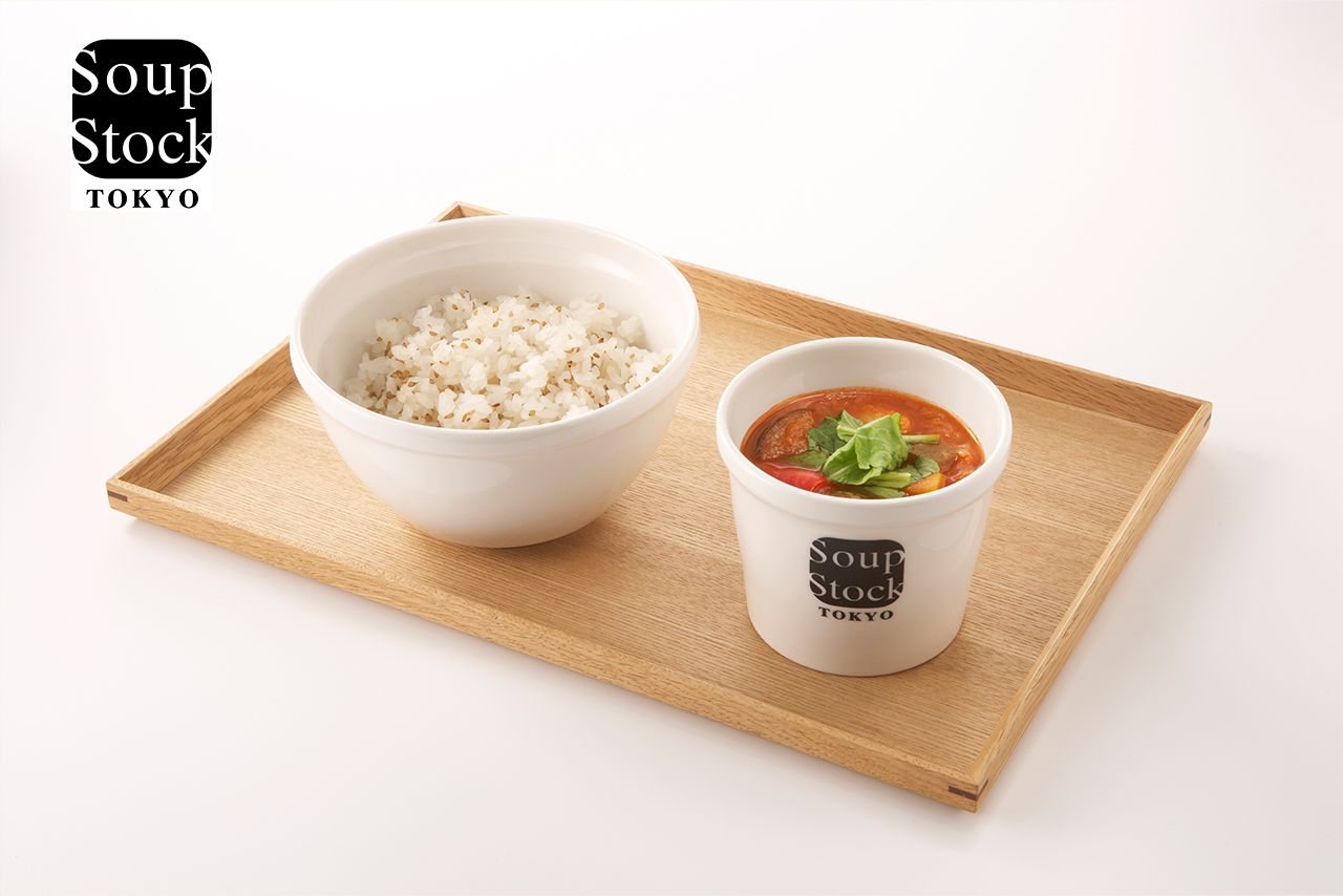 「スープストックトーキョー」8種類の野菜と完熟の粗ごしトマトをたっぷり使用。具だくさんで食べ応えもあり、朝から満足感が得られる。「ミネストローネ」セット690円～