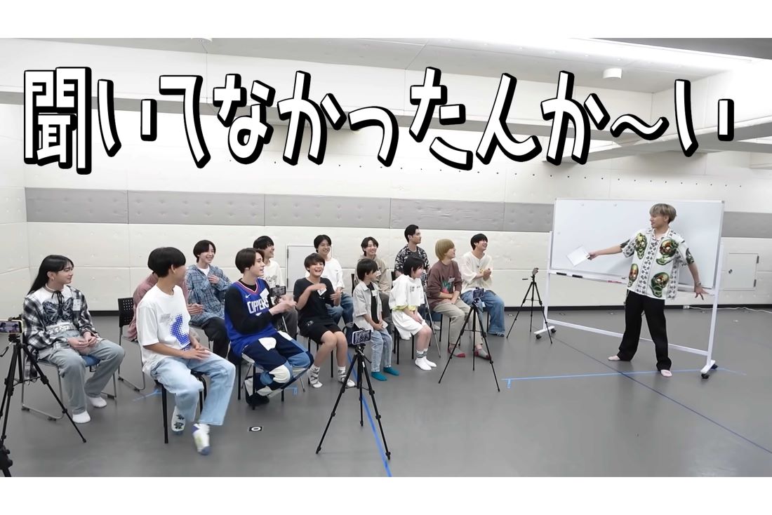 問題となった伯井太陽（左端）の振る舞い（『ジュニアCHANNEL』より）