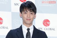 竹内涼真がTwitterで“裏垢男子”をフォローし「誤タップ」言い訳も疑念の声 “出会い系アカ”をリツイー…