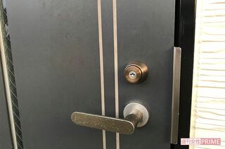 福原優理容疑者の自宅アパートは家宅捜索され、複数の小型カメラが出てきた