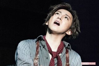 ニュージーズたちのダイナミックなダンスや歌声が今作品の大きな魅力。センターで輝きを放つ大我から目が離せなくなる 写真提供/東宝演劇部