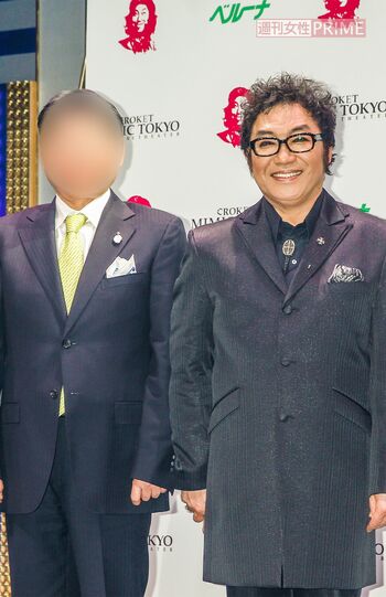 コロッケと並んで写真に写るA氏。以前はコロッケがプロデュースしたものまねレストランも経営