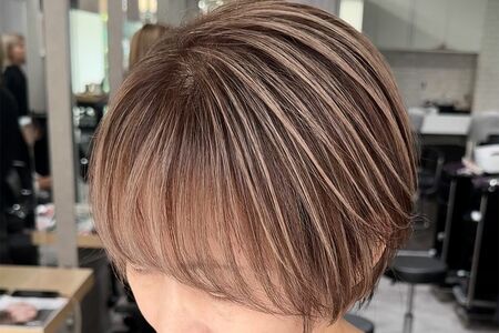放射状のハイライトで立体感アップ「ショートヘア」