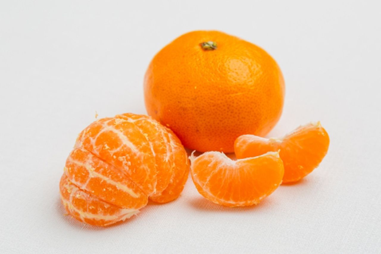 酸味が強いときは、約40度のお湯に10～20分浸けると、クエン酸が分解される酵素が働き、ほのかな甘さに。むいた後でも、外皮ごとでもOK　※写真はイメージです