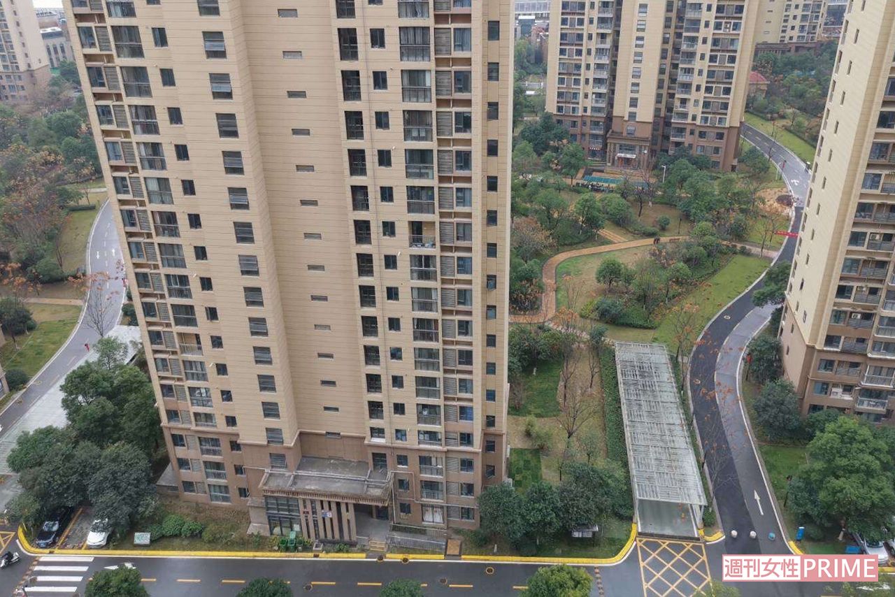 封鎖中ーーゴーストタウンとなっていた武漢。人を見かけても商店内の行列か防護服を着ている人ばかり