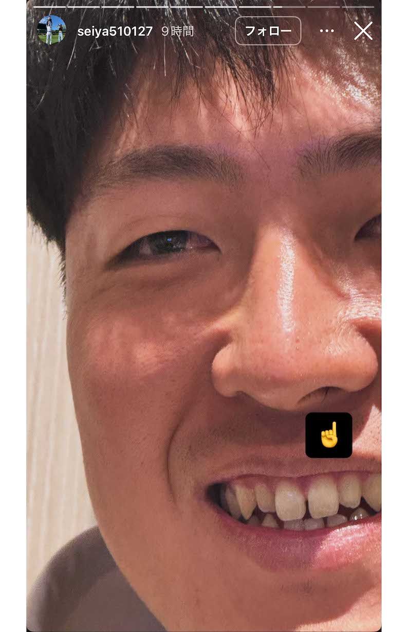 鈴木誠也が公開した岡本和真の“鼻毛ショット”（鈴木のインスタグラムより）