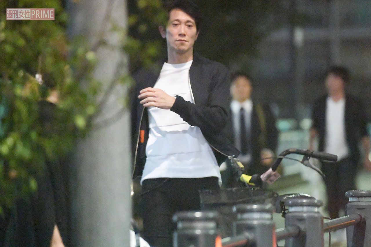 黒パーカーに白Tシャツとラフな格好で終始楽しげそうだった佐々木蔵之介