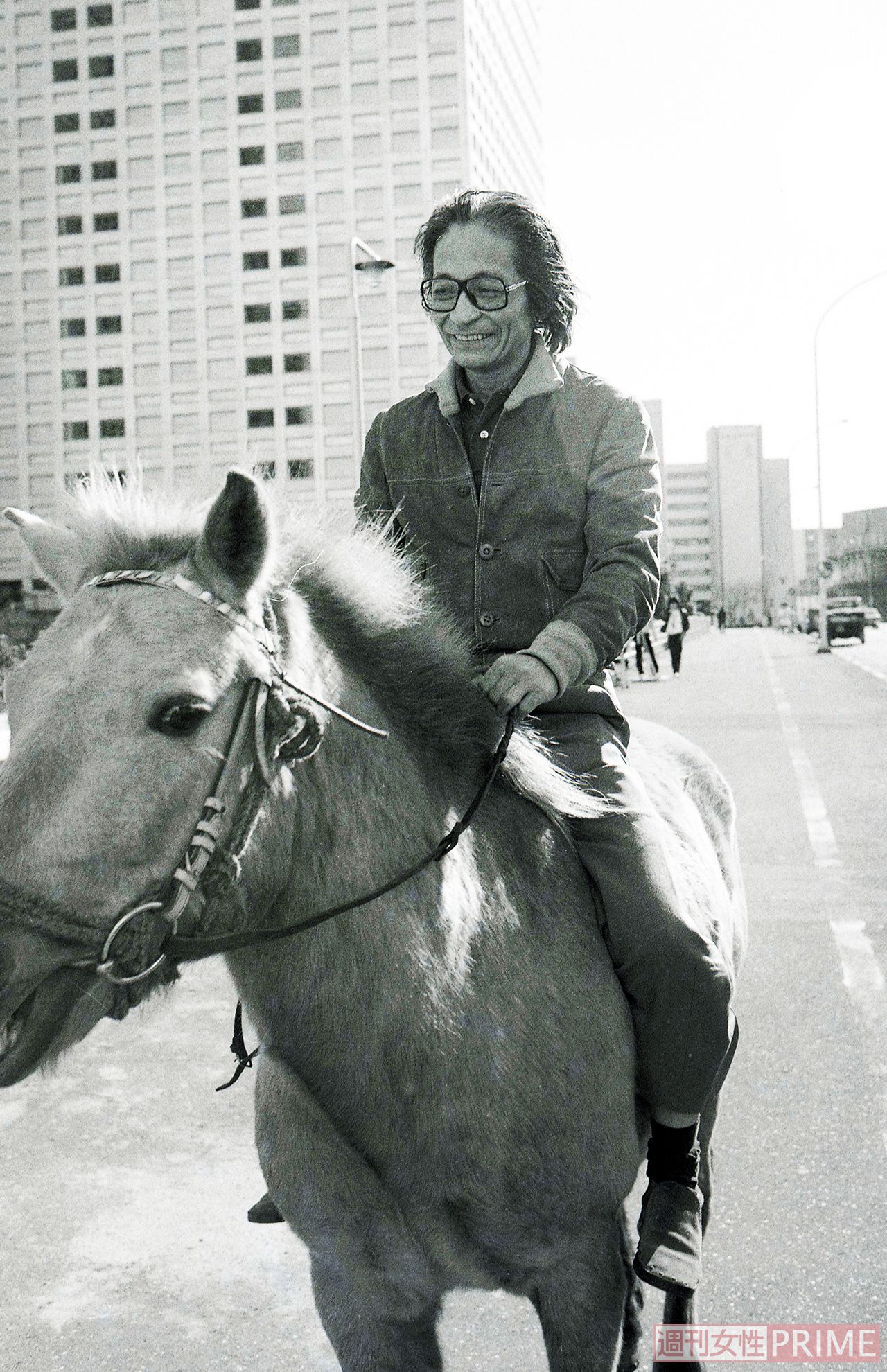 畑正憲さん(享年87)颯爽と馬を乗りこなす(1980年撮影)。晩年まで動物愛にあふれた思いを伝え続けた