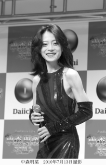 '10年、45歳の誕生日を迎えた明菜が自身のパチンコ発表会に出席。元気な姿を見せていた