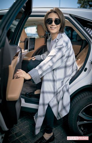 「おはようございます!」とスタジオ入り。私服コーデも素敵です　撮影／廣瀬靖士