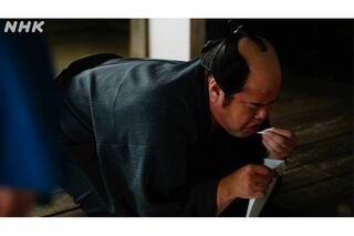 葛飾北斎を演じるくっきー!（『べらぼう』公式Xより）