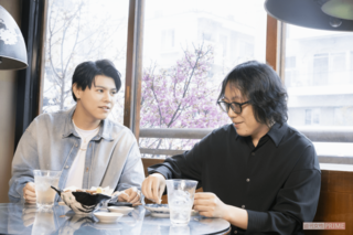 BE:FIRST・LEO、作家・燃え殻（撮影／矢島泰輔）