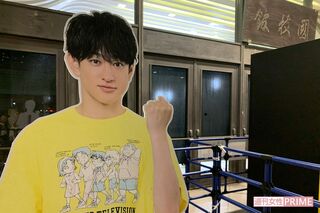 国技館に設置された『24時間テレビ』マラソンランナーを務めたSUPER EIGHT横山裕のパネル