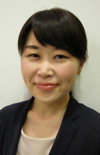 尾崎奈津代さん●毛穴ケア専門サロン「ウビクエ」　トレーナー。新人教育や既存スタッフの指導を担当する毛穴ケアのプロ。ネイルやまつげエクステのように、「サロンで毛穴をケアする」ことでお客様の毛穴悩みの解決を目指す。