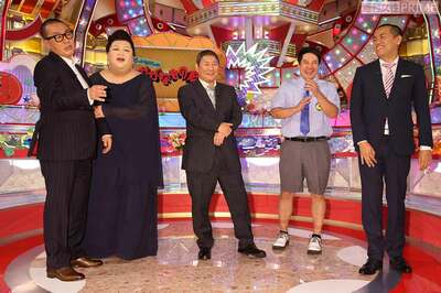 マツコ・デラックス、テレ朝系『ビートたけしのいかがなもの会』囲み取材で三又又三と（'15年6月）