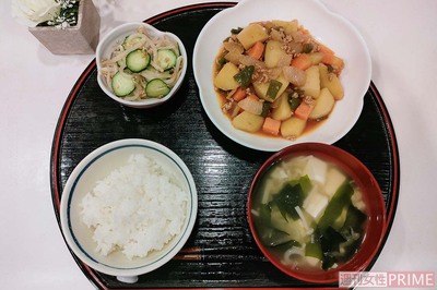 火曜日のメニュー例　●じゃが麻婆　●中華あえ　●わかめとえのきのスープ　●ご飯