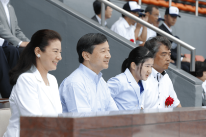 '14年8月、両陛下とご一緒にインターハイ女子サッカーをご観戦。生の試合をご覧になるのはこれが初めて