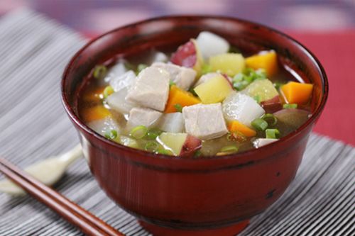 長崎県のヒカド。野菜はサイコロ状にカット。スープはさつまいもでとろみを