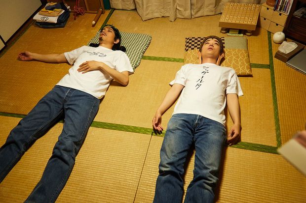 東京・立川の安アパートで生活するイエスとブッダ　(c)中村光・講談社／パンチとロン毛製作委員会